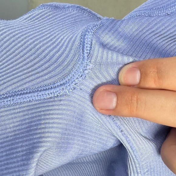 Alo Yoga Seamless Ribbed Favorite Short 6" Size medium - Picture 8 of 8